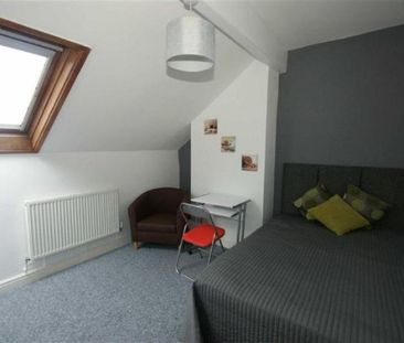 4 Bedroom Terraced House - Photo 3