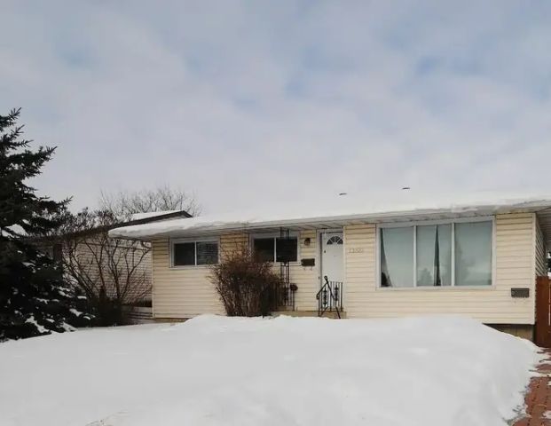 Bright and Spacious 3 Bedroom Lower Suite Ã¢ÂÂ Private Laundry & Modern Kitchen | 12320 135 Avenue, Edmonton - Photo 1