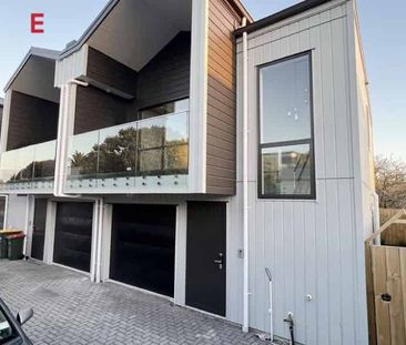 Modern 3-Bedroom 2.5 Bathroom Terrace Home in Central Manurewa - Photo 4