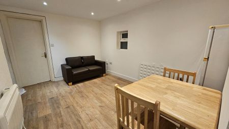 1 bedroom flat to rent - Photo 2