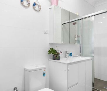 Two Bedroom Flat with Single Garage & Carport! - Photo 3