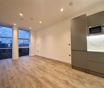 Roop House, Fleet, Hampshire, GU51 - Photo 1