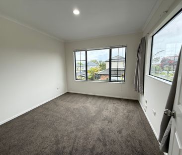 4 Bedroom Property with 2 Lounges&excl;&excl; - Photo 6