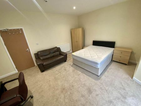 3 bedroom flat to rent - Photo 3