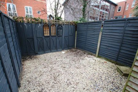 3 bedroom terraced house to rent - Photo 4