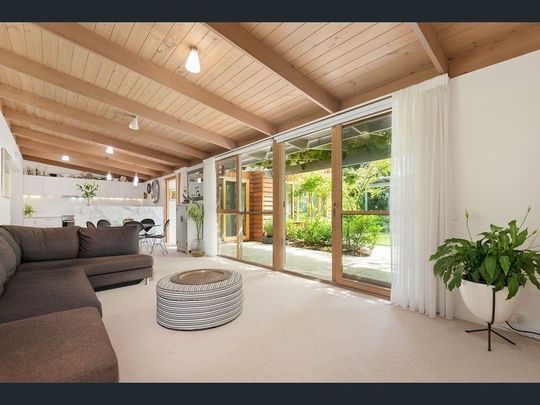 15 Strasbourg Road, Rosanna - Photo 1