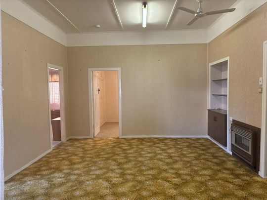 Lovely family home close to centre of town - Photo 1