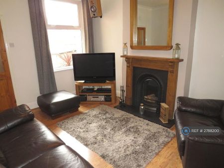3 bedroom terraced house to rent - Photo 2