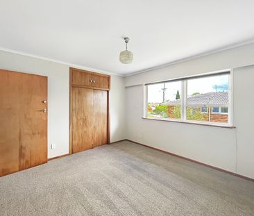 Convenient 2-Bedroom Front Unit in New Windsor - Photo 5