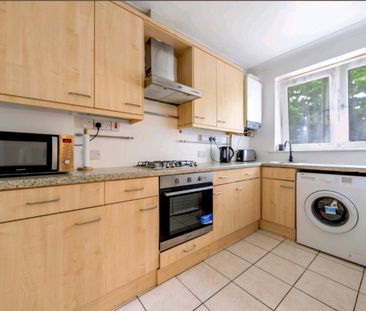 Room in a Shared Flat, Roman Road, E2 - Photo 5