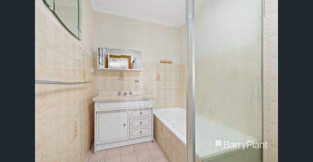 Villa In The Heart Of Thornbury - Photo 1