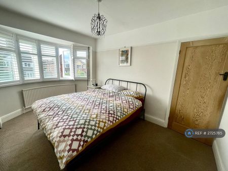 1 bedroom in a house share to rent - Photo 2