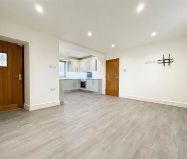 2 bedroom barn conversion to rent - Photo 1
