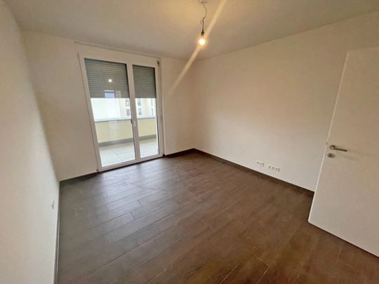 Geräumige Mietwohnung mit Balkon und Tiefgaragenparkplatz ...! - Foto 1