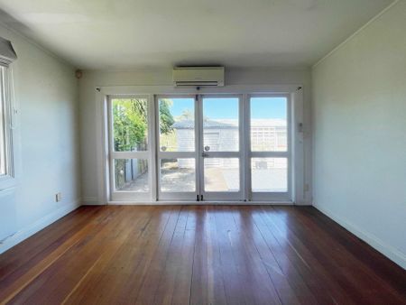 Charming 4 Bedroom Character Home - Photo 5