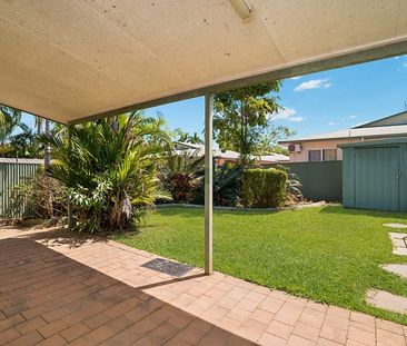 DUPLEX - THE SIZE OF A HOUSE WITH A FULLY FENCED PRIVATE COURTYARD - Photo 5