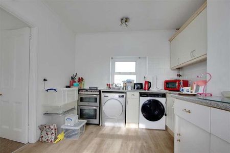 Wellingham Lane, Worthing, BN13 - Photo 4