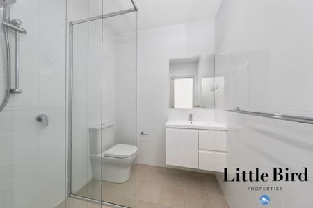 Stunning two-storey Townhouse - Photo 3