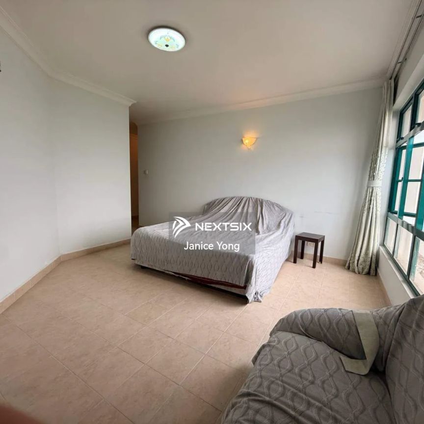 The Straits View Condominium - Photo 1
