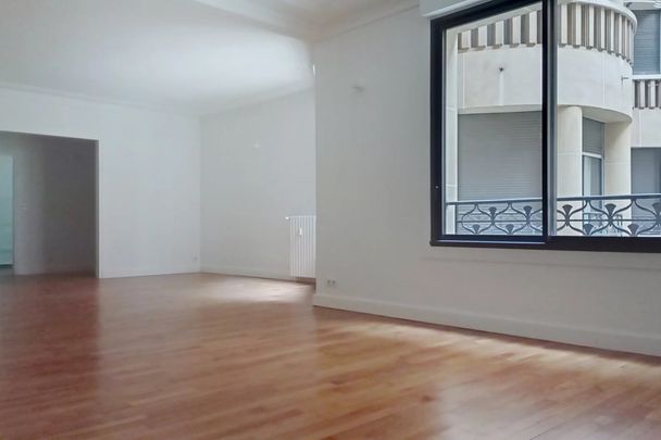 Paris VIII - Appartement en 1er étage avec deux chambres - rue Clément Marot - Photo 1