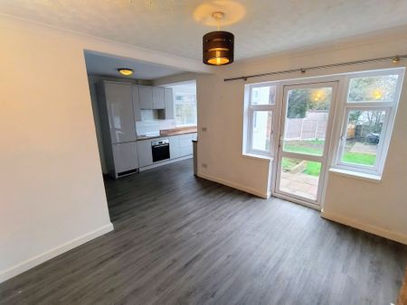 Belvedere Avenue, Penn, Wolverhampton - Photo 2