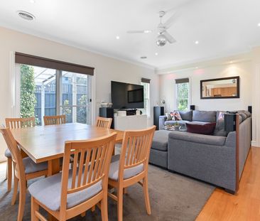 SPACIOUS THREE BEDROOM TOWNHOUSE WITH STUDIO IN THE HEART OF OAKLEIGH - Photo 6