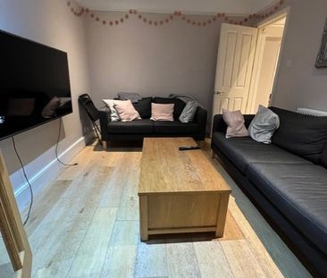 Room in a Shared House, Khama Rd, SW17 - Photo 1