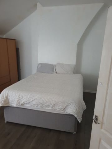 Room in a Shared House, Rochdale Road, M9 - Photo 3