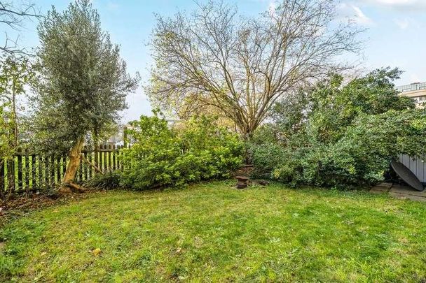 Green Lanes, Stoke Newington, N4 - Photo 1