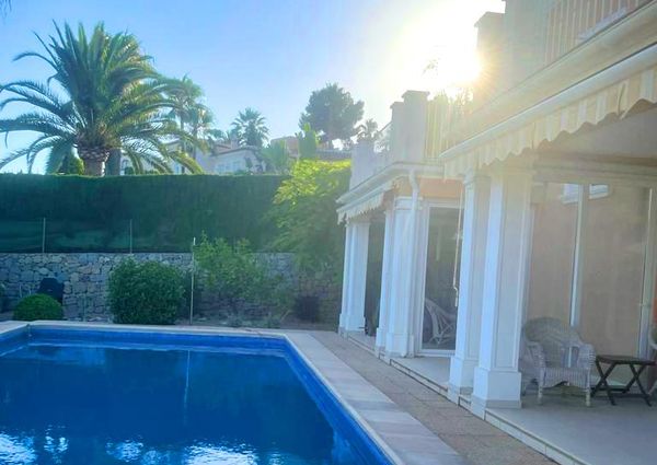 FOR RENT: SPACIOUS AND ELEGANT VILLA IN MORAIRA with 4 bedrooms for LONG TERM
