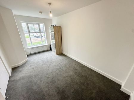 Acacia Terrace, Leeds, Seacroft - Photo 2