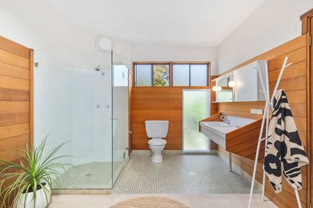 A Rare Mid-Century Treasure - Where Timeless Design Meets Tranquil Living - Photo 4