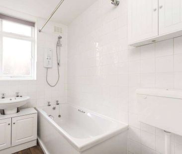 A two bedroom cottage set within the conservation area of St Albans. - Photo 6