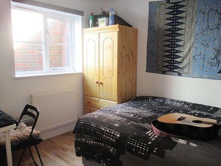 6 bedroom detached house to rent - Photo 2