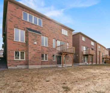 For Lease - 92 Carriage Shop Bend, East Gwillimbury, Ontario - Photo 5