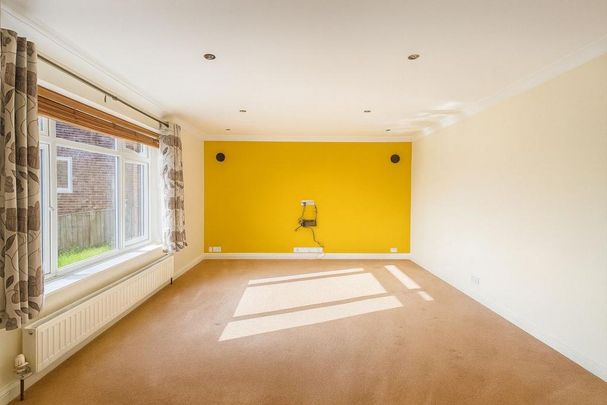 4 bedroom semi-detached house to rent - Photo 1