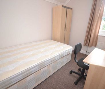 5 Bed - Grange Avenue, University Area - Photo 6