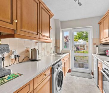 3 bedroom end of terrace house to rent - Photo 4