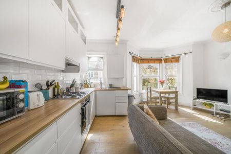 3 bedroom flat to rent - Photo 3