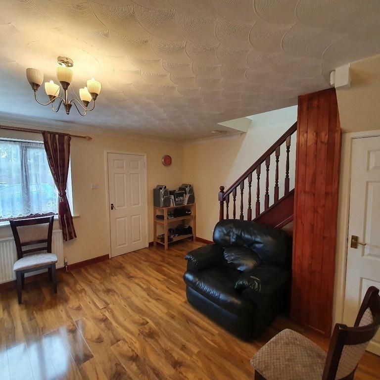 3 bedroom semi-detached house to rent - Photo 1