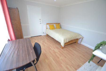 4 bedroom detached house to rent - Photo 5