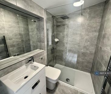 2 bedroom semi-detached house to rent - Photo 6