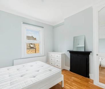 4 bed semi-detached to rent - Photo 4