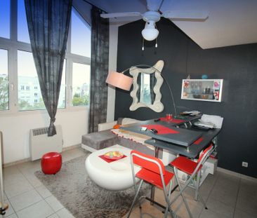 T1 meublé tout équipé + place de parking en sous sol - Disponible l... - Photo 3