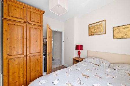 3 bedroom Mid Terraced House to let - Photo 4