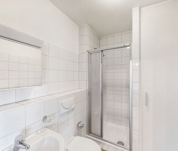 Spazioso e luminoso 1.5 locali immerso nel verde - Foto 3