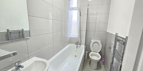 Studio Flat, Abbey Road, NW8 - Photo 3