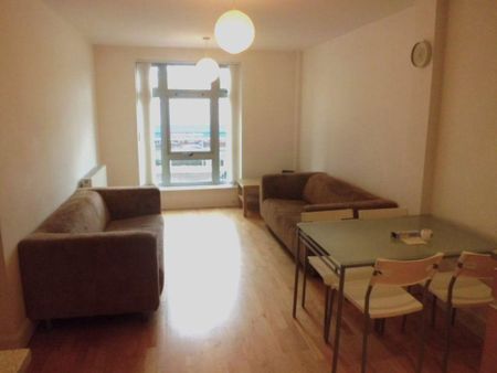 2 bedroom flat to rent - Photo 2