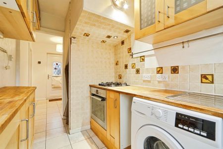 Burley Wood Crescent, Leeds - Photo 2