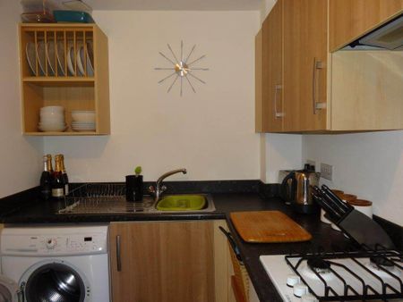 2 bedroom Flat to rent - Photo 5